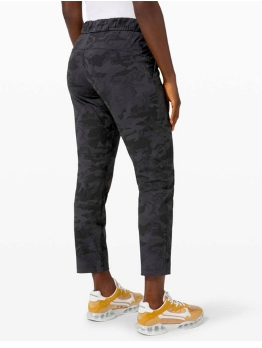 EUC- Lululemon On The Fly 28" Incognito Camo Multi Grey / Coal Pant Size 4 - Picture 3 of 10